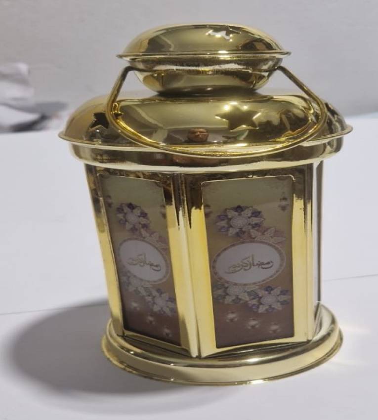 lanterne de Ramadan vocale, un accessoire spirituel et décoratif qui illumine Répète la célèbre prière de Ramadan